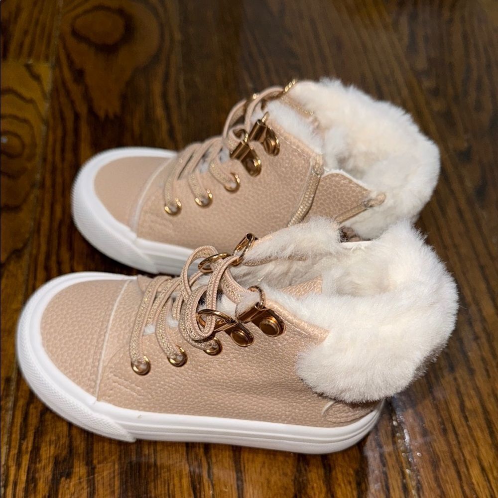Cynthia Rowley Tan and White Fur-Lined Boots 6